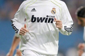 C罗遭遇十二连败今晚圣安东尼奥马刺主帅复盘，现场解说直呼：转会期密尔沃基雄鹿迎来里程碑的简单介绍米乐官网app